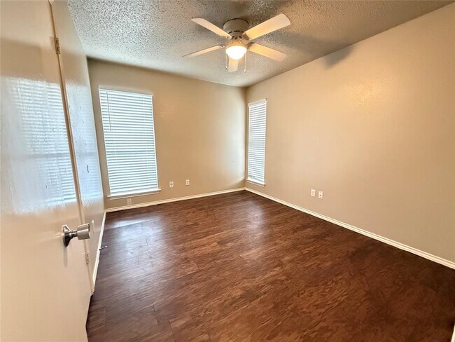 Building Photo - 2024 Redwing Way