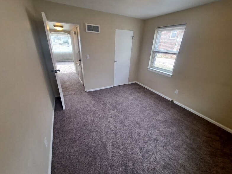 Building Photo - 2131 21st Ave