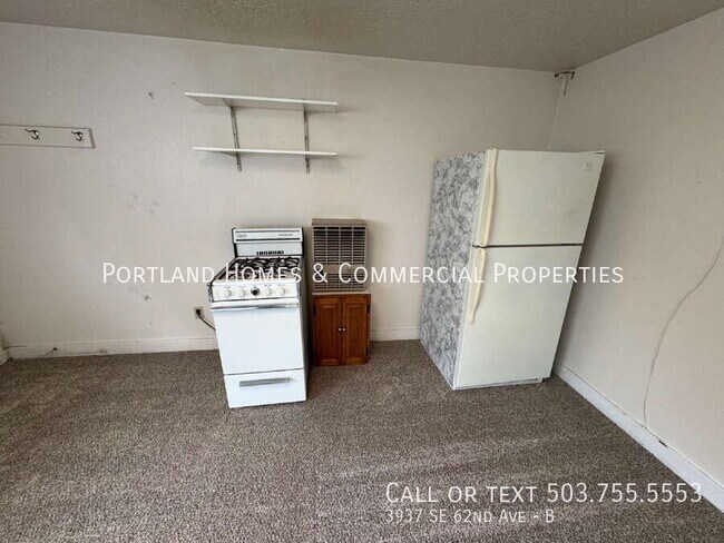 Building Photo - 3937 SE 62nd Ave