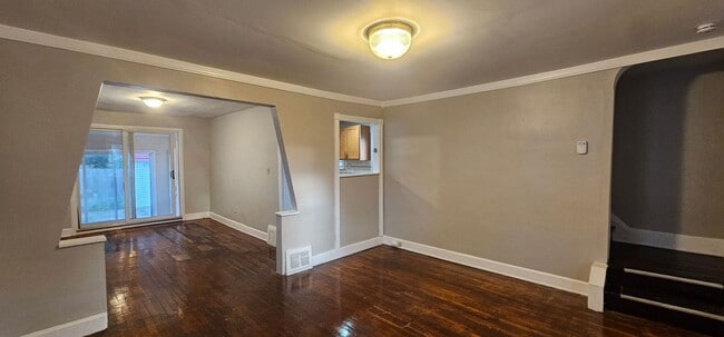 Building Photo - 3 Bed - 1.5 Bath - Single Family Home