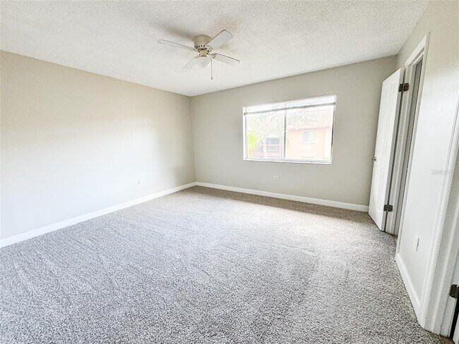 Building Photo - 2732 Hidden Lake Blvd