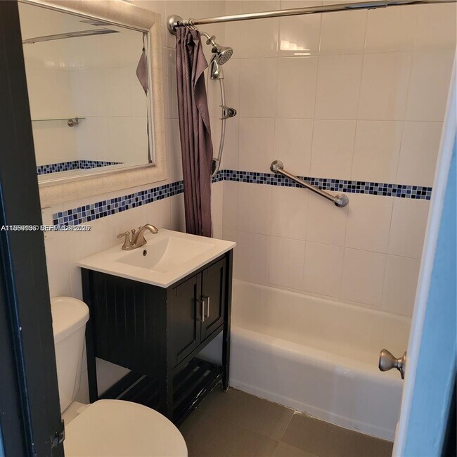 Building Photo - 880 NE 69th St