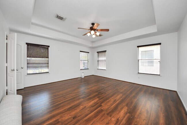 Building Photo - 5922 Hollister Cole