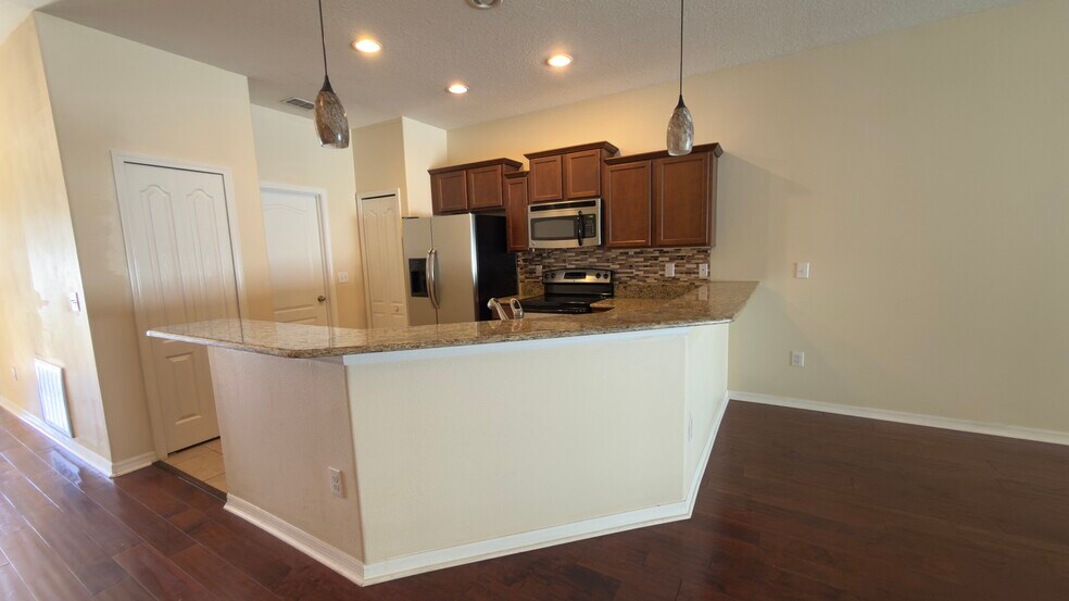 Building Photo - 4008 Shade Tree Ln