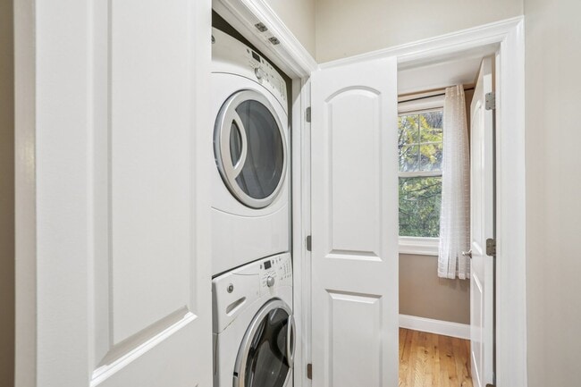 Building Photo - Fully Furnished Townhome for Rent – NO LEASING FEE