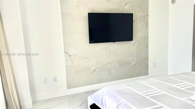 Building Photo - 3701 N Country Club Dr