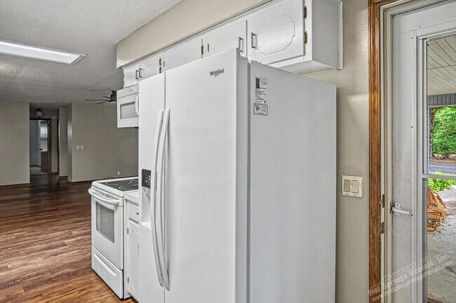 Building Photo - West Gate Area Home | Home | Unfurnished