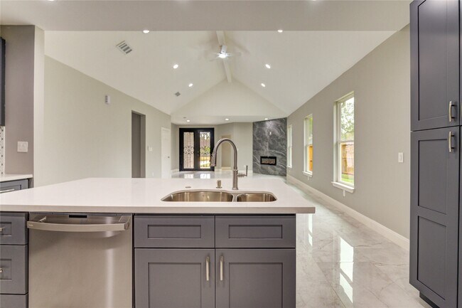 Building Photo - 1513 Sherl St