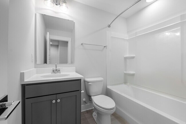 Building Photo - 644 W End Dr