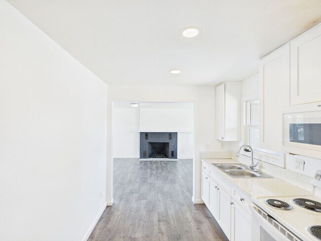 Building Photo - 2135 Washington St