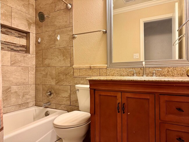 Building Photo - 3941 Esmond Dr