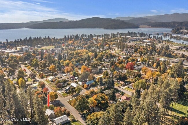 Building Photo - Great CDA Location!