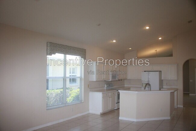 Building Photo - 817 Lakeworth Cir