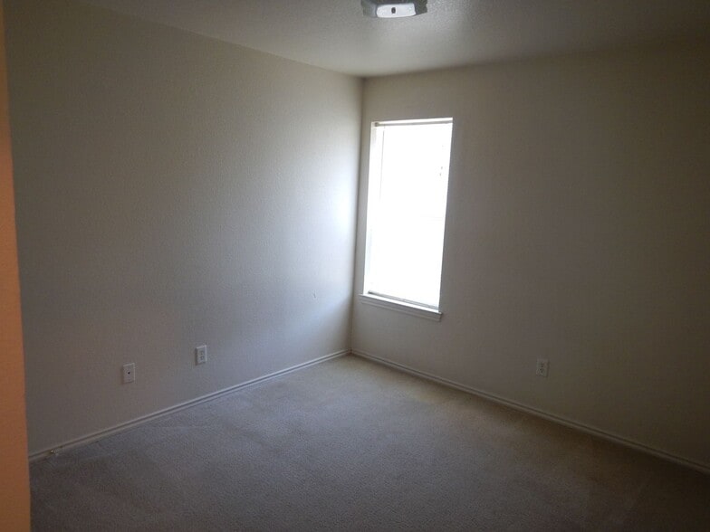 Building Photo - 2901 Cantabrian Dr