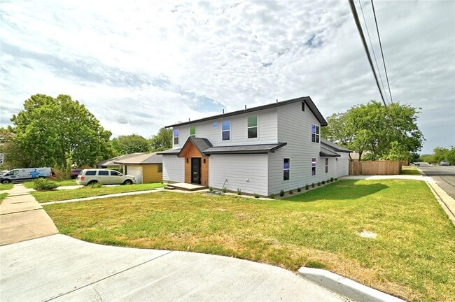 Building Photo - 815 Buckingham Pl