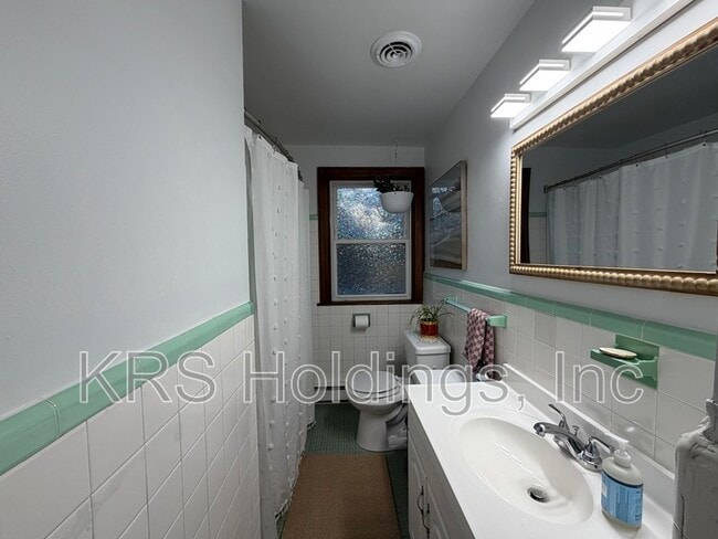 Building Photo - 907 Philpotts Rd