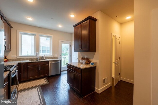 Building Photo - 515 Shorthorn Way
