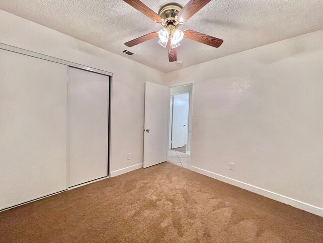Building Photo - Updated 4-Bedroom, 2-Bath Home for Rent in...