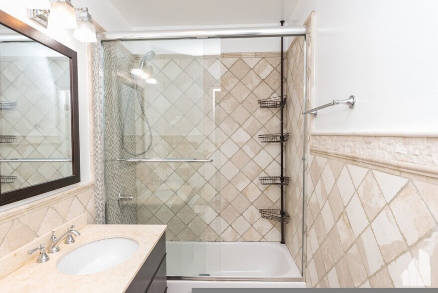 Building Photo - 3859 N Ravenswood Ave