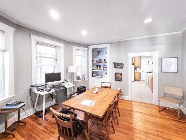 Building Photo - 593 Centre St