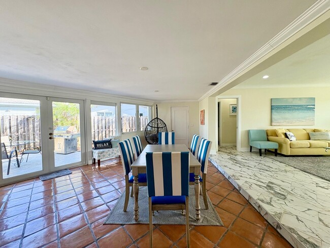 Building Photo - 999 SE 6th Terrace