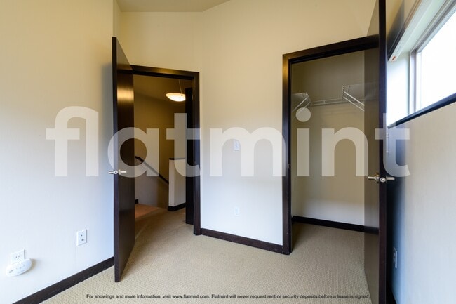 Building Photo - 1512 44th Ave SW