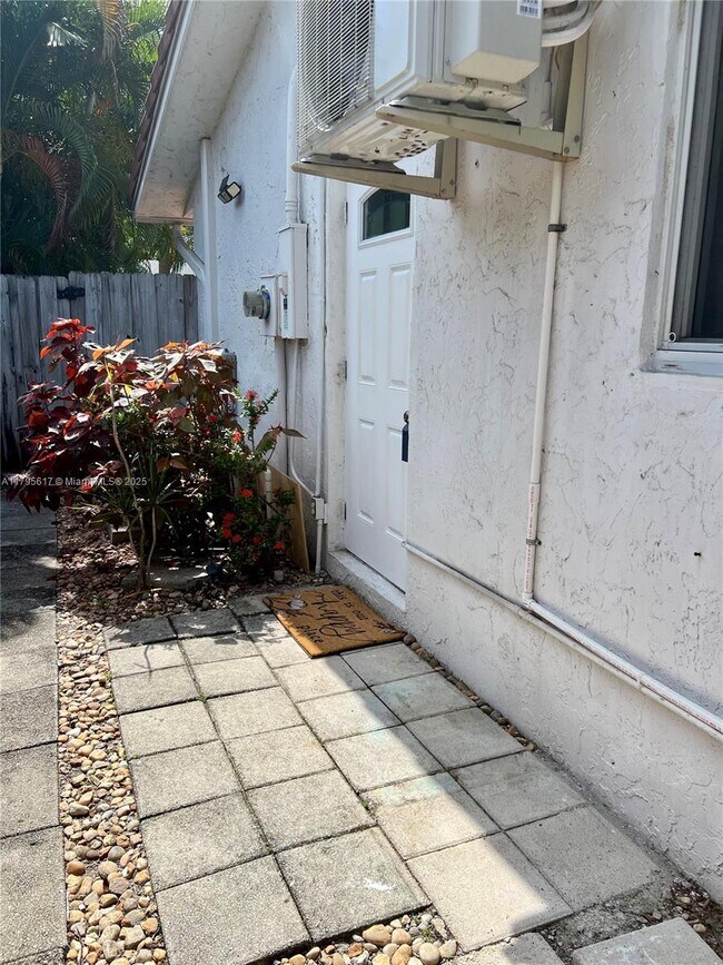 Building Photo - 630 NW 42nd Ave
