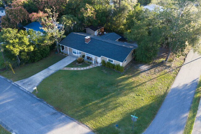 Building Photo - 650 S Park Ave