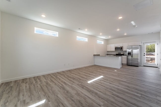 Building Photo - Newer 3BR Centerton Gem: Modern Living with Lawn Care Included!
