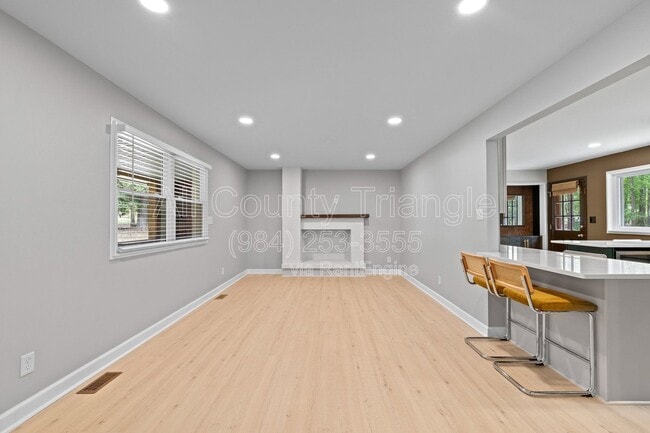 Building Photo - 5105 Pine Dr