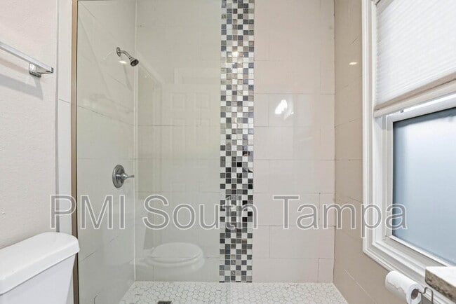 Building Photo - 203 W Emma St