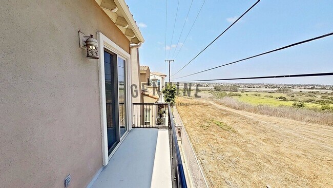 Building Photo - Spacious 3Bd 2.5Ba 2 Story Home w/ Fabulou...