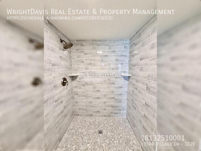 Building Photo - 10500 Village Dr