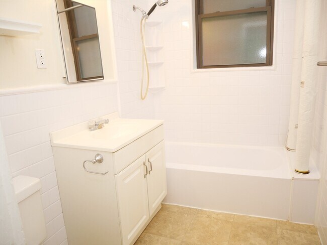 Building Photo - 1382 Beacon St