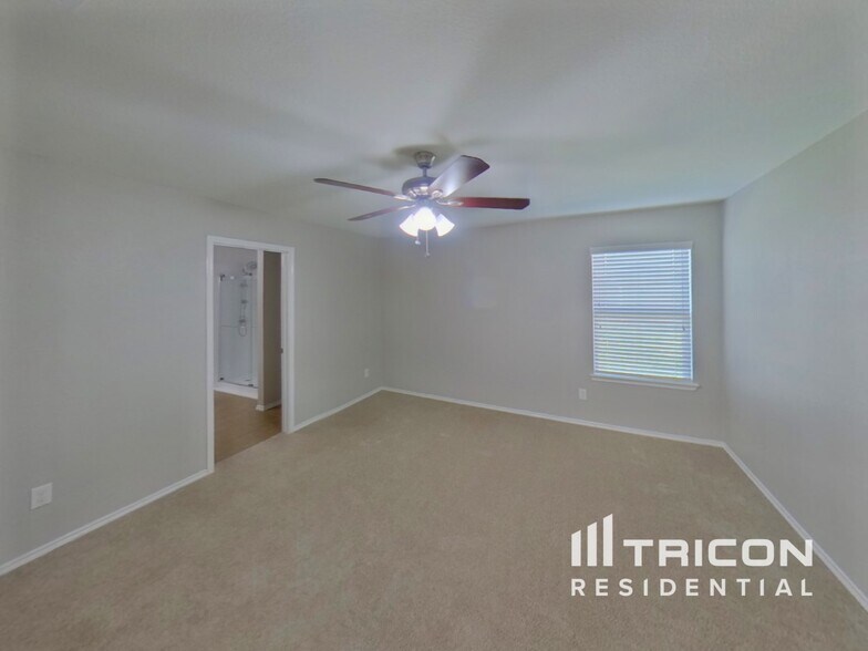 Building Photo - 1112 Roman Dr