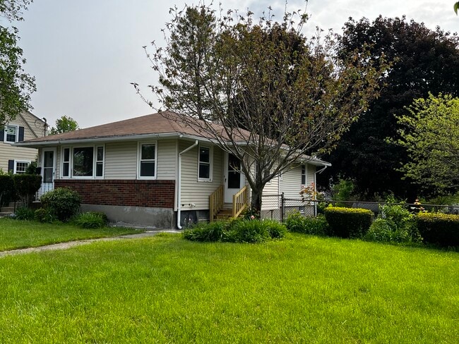 Building Photo - 388 Burncoat St