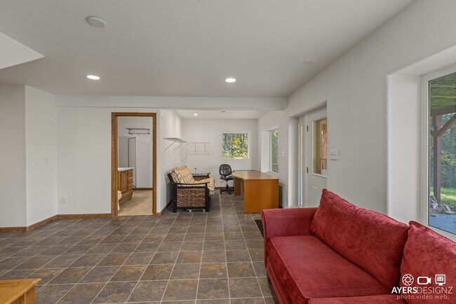 Building Photo - 36800 Lou Morgan Rd