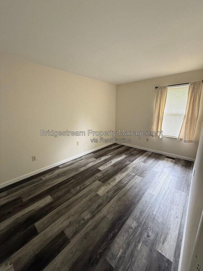 Building Photo - 4352 Sunray Rd