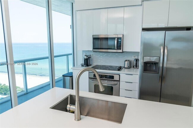 Building Photo - 6515 Collins Ave