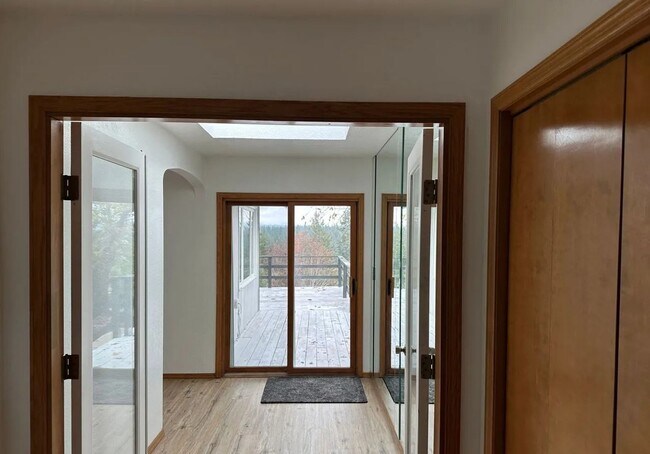 Building Photo - 2 Bed / 2 Bath Home with Lake Views Clubhouse – Hayden Lake