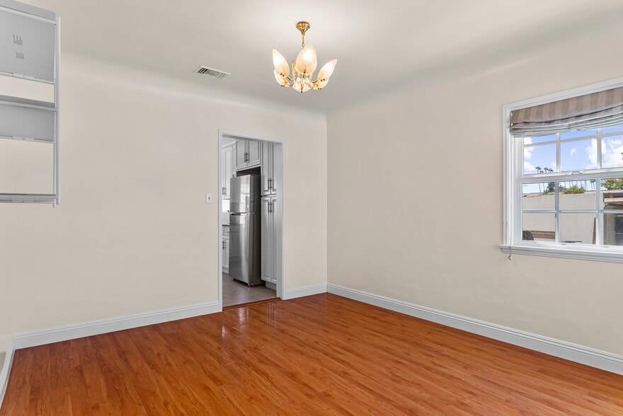 Building Photo - 550 Clement Dr