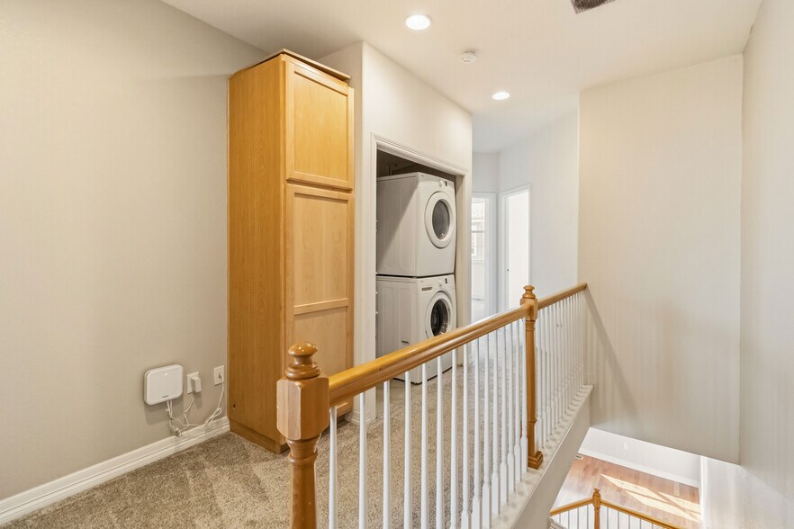Building Photo - 9219 Kornbrust Cir