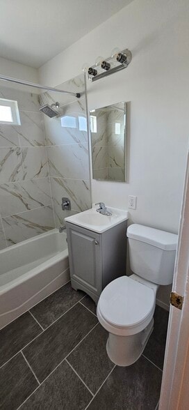 Building Photo - 2925 Dohr St