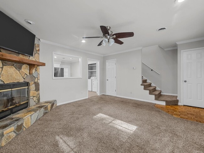 Building Photo - Charming 2BR/1.5BA Townhouse – Pets Welcom...