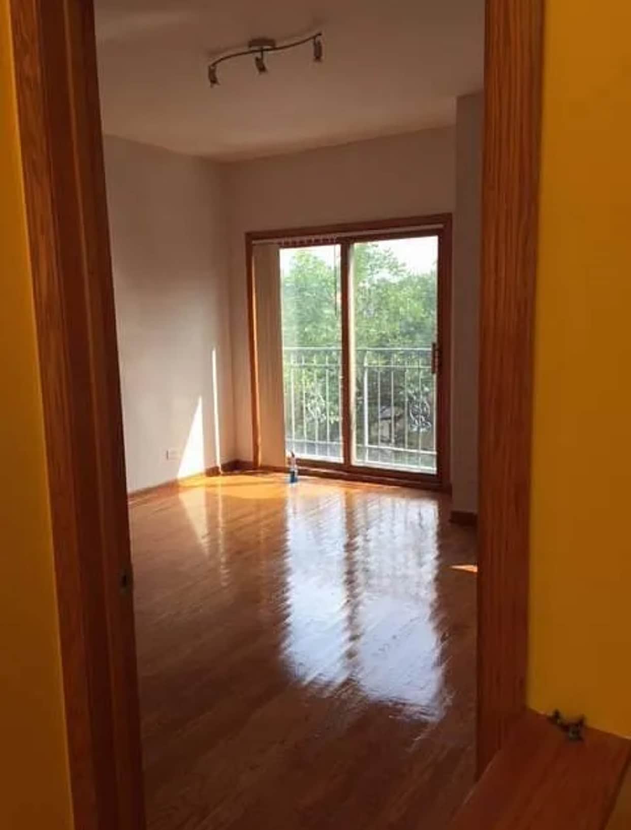 Building Photo - 1322 W 31st Pl