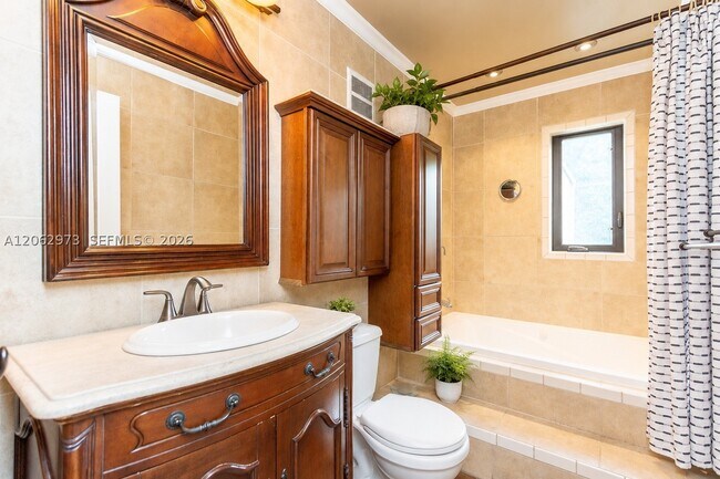 Building Photo - 633 Mokena Dr