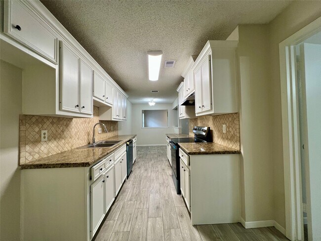 Building Photo - 11842 S Fairhollow Ln