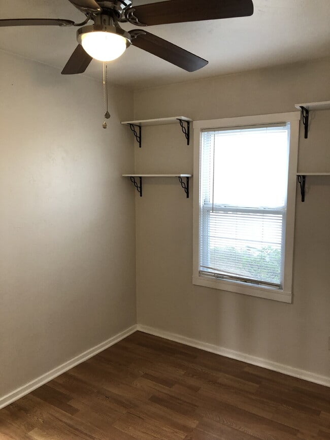 Building Photo - $2,095 / 1br - 400 sqft - 1 Bed 1 Bath Cot...
