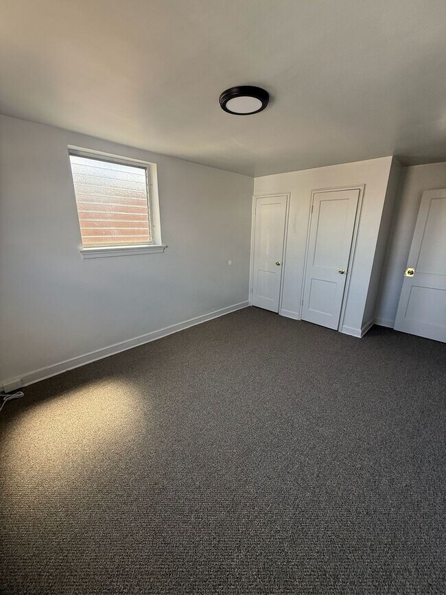 Building Photo - 4061 Comly St