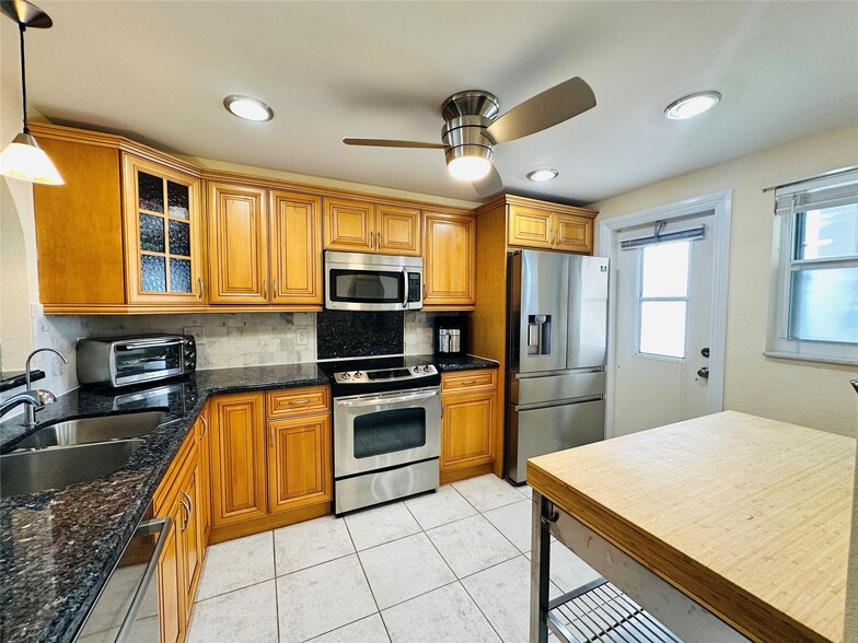 Building Photo - 750 N Ocean Blvd